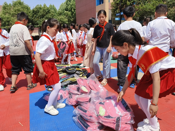 ����L�~�X�I(y��)����һ��ů�ľ�ٛ���麢�ӂ����ϐ�����Ʒ